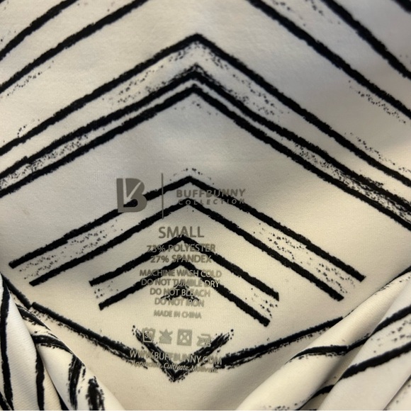 BuffBunny White Leggings with Black Geometric Stripe - Picture 4 of 5